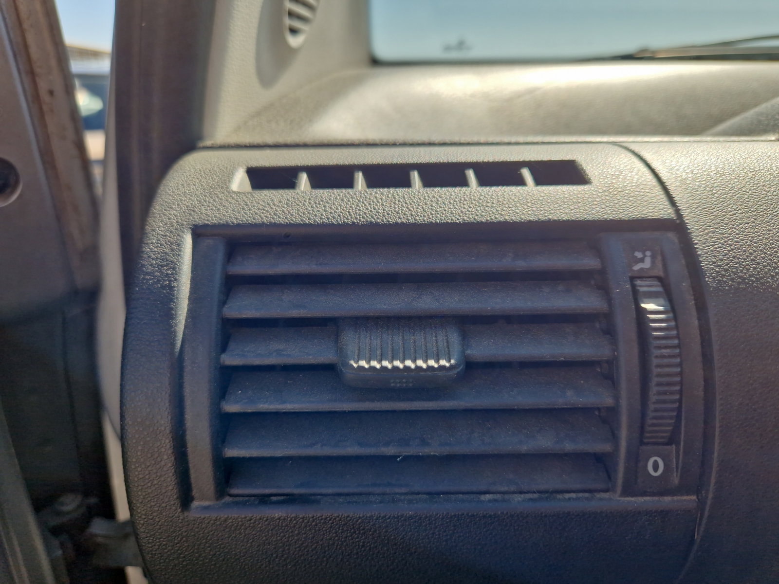 Grila aerisire stanga Volkswagen Fox (5Z1, 5Z3) [Fabr 2003-2011] OEM - imagine 2