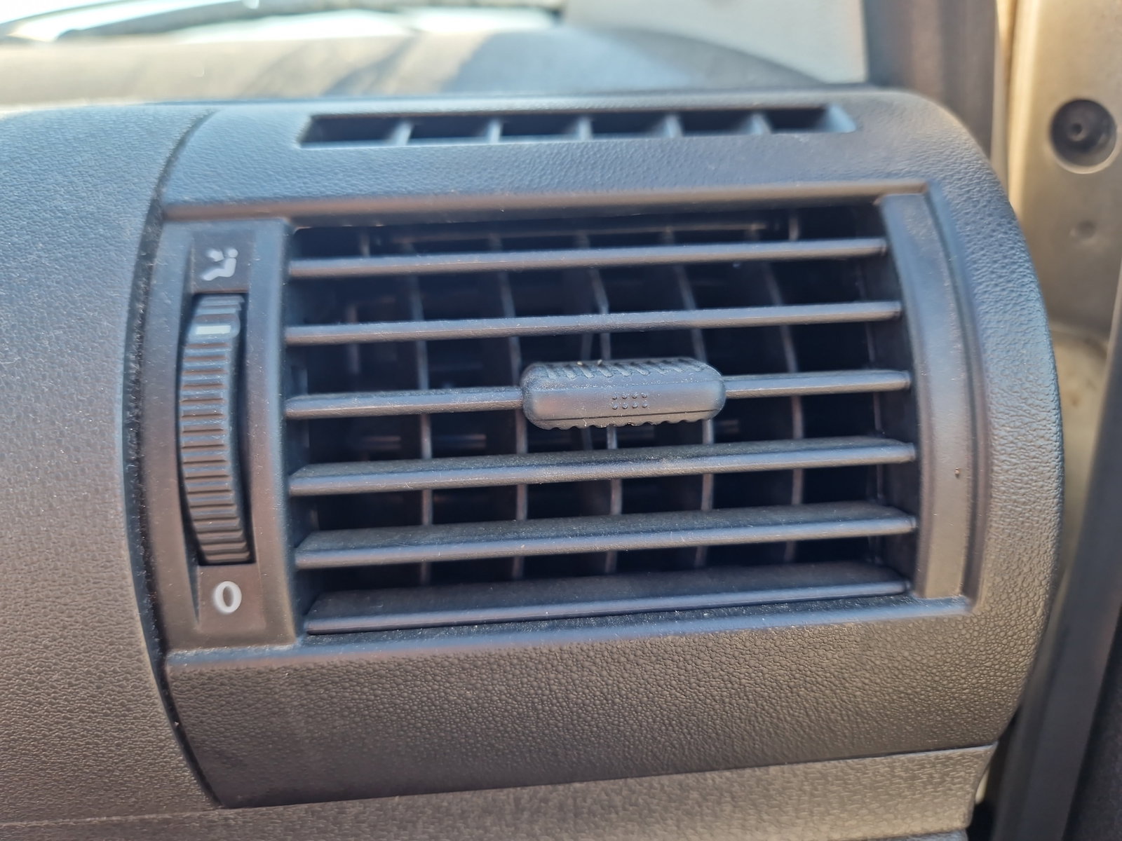 Grila aerisire dreapta Volkswagen Fox (5Z1, 5Z3) [Fabr 2003-2011] OEM - imagine 1