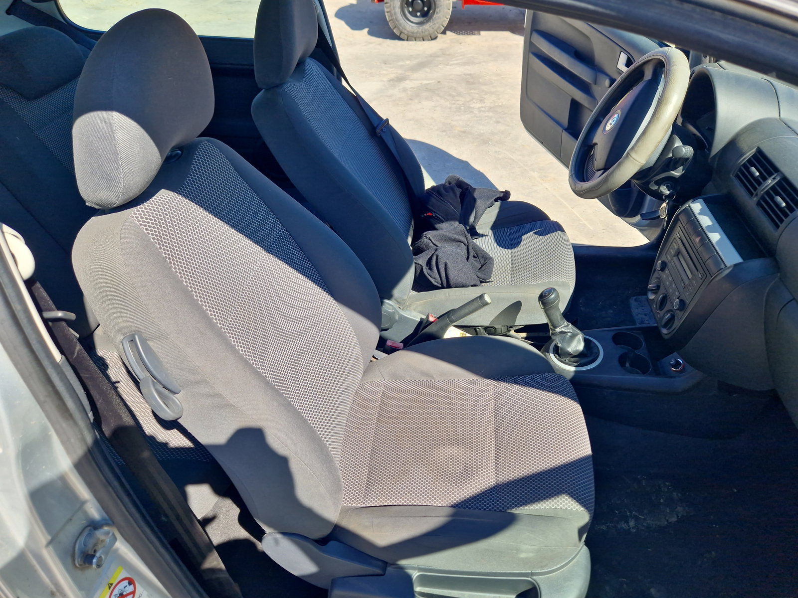 Scaun dreapta fata Volkswagen Fox (5Z1, 5Z3) [Fabr 2003-2011] - imagine 1