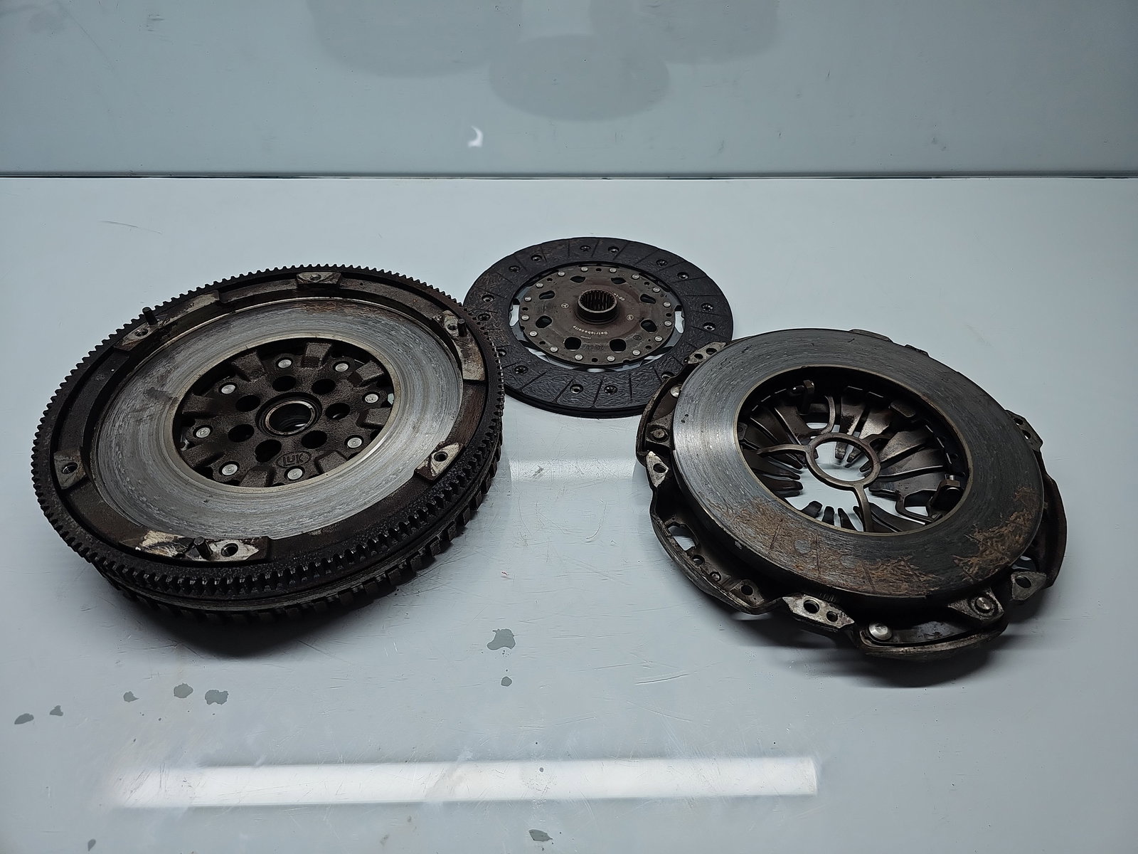 Kit ambreiaj volanta masa dubla Mercedes Clasa A (W176) [Fabr 2012-2018] 1.5 CDI 607951 A0261501001 80KW / 109CP - imagine 1