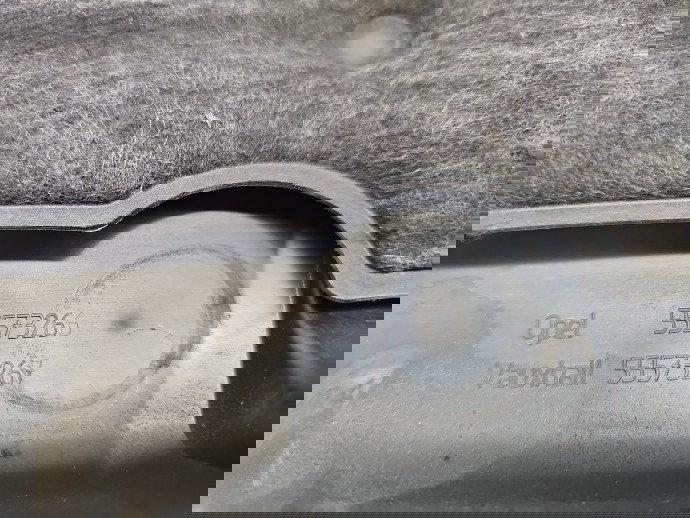 Capac motor Opel Astra J [Fabr 2009-2015] 55573266 1.7 CDTI A17DTR 92KW / 125CP