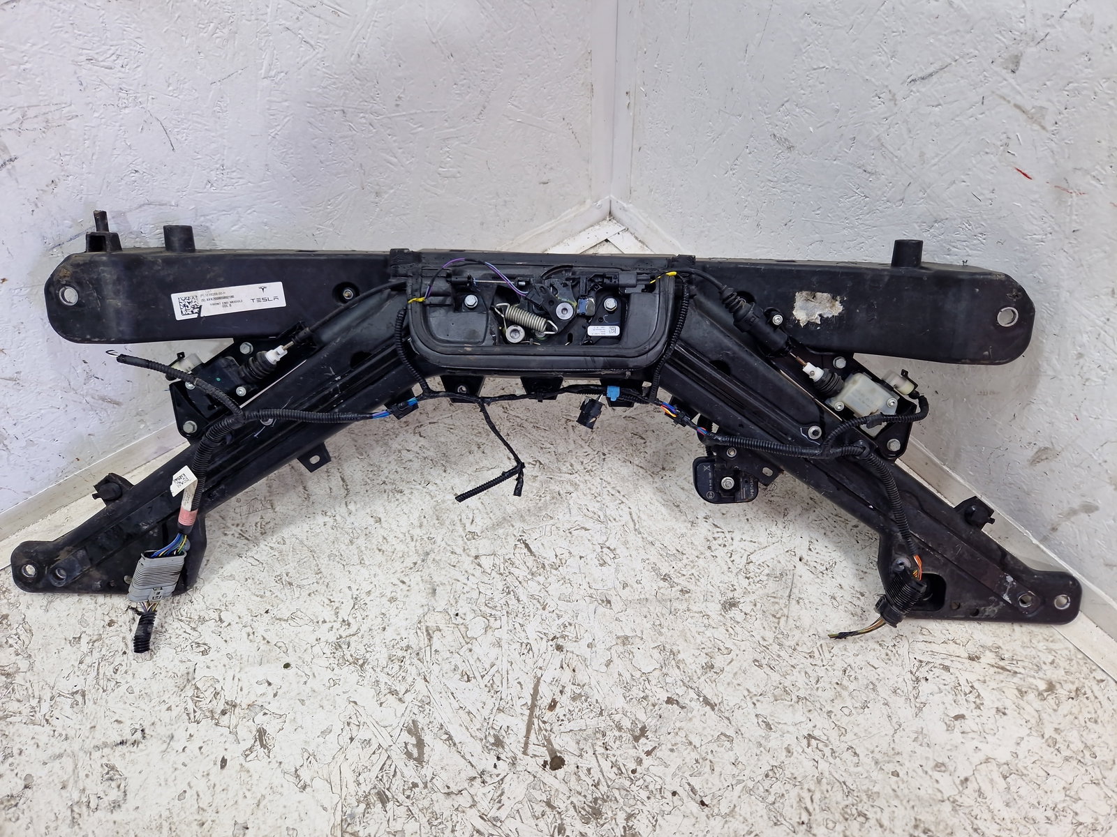 Trager TESLA Model 3 [Fabr 2020-2025] 1118289-00-H - imagine 2