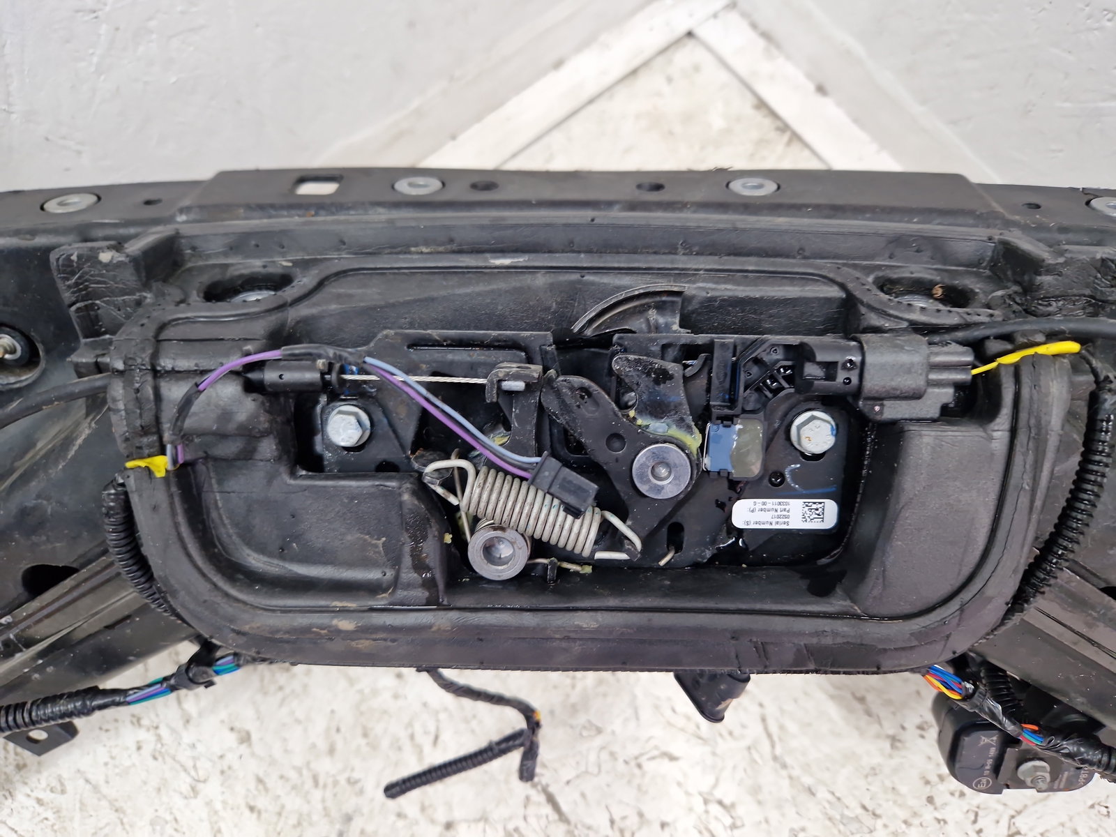 Trager TESLA Model 3 [Fabr 2020-2025] 1118289-00-H - imagine 3