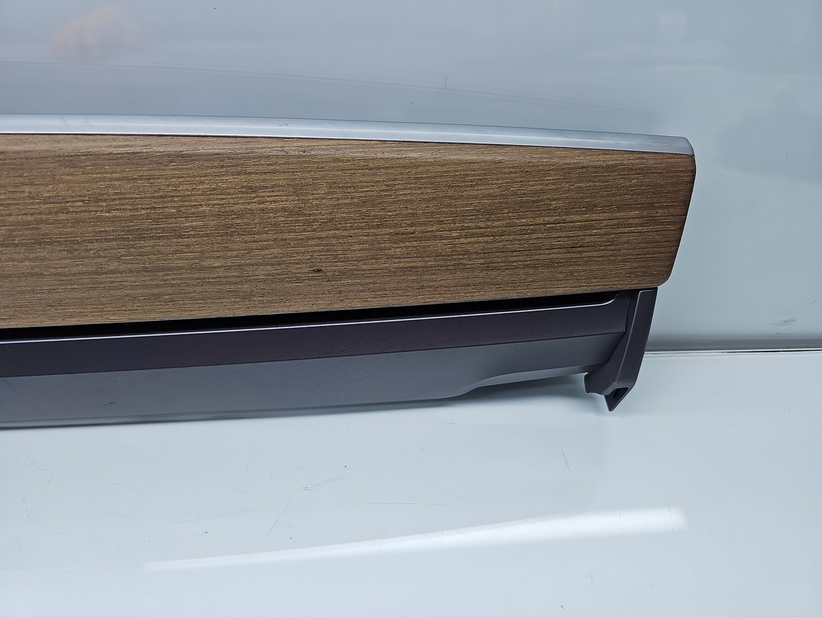 Ornament bord TESLA Model 3 [Fabr 2020-2025] 1110730-00-A - imagine 2