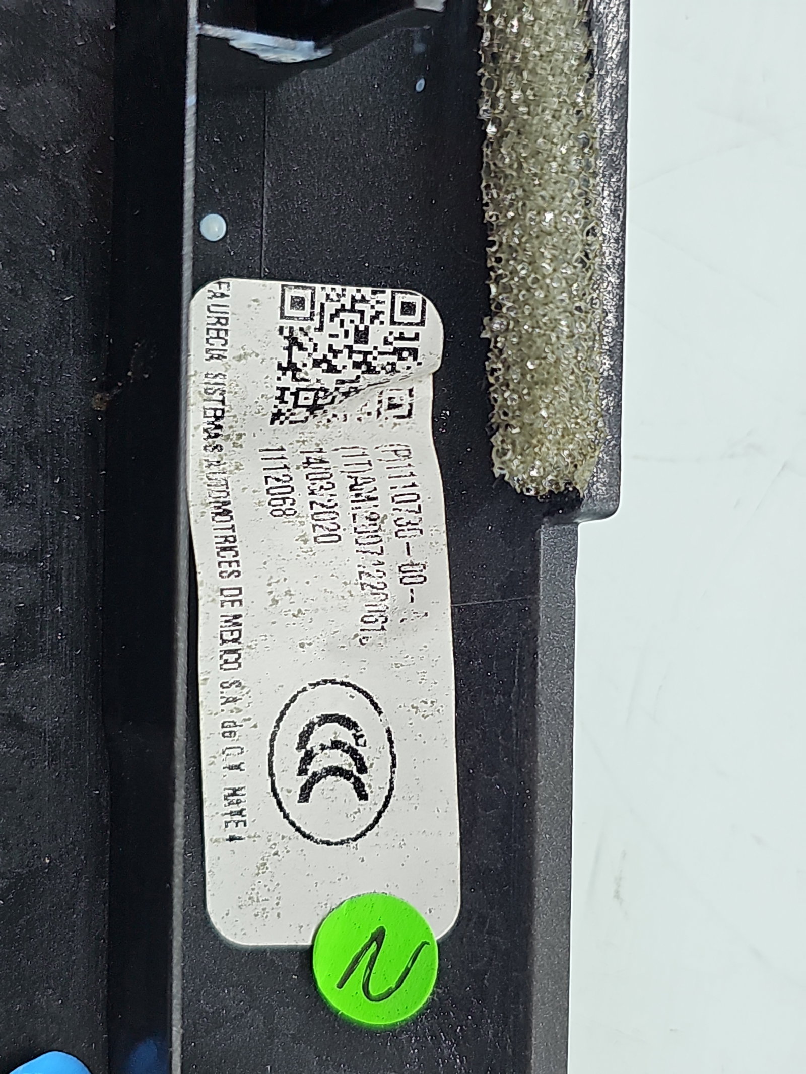 Ornament bord TESLA Model 3 [Fabr 2020-2025] 1110730-00-A - imagine 6