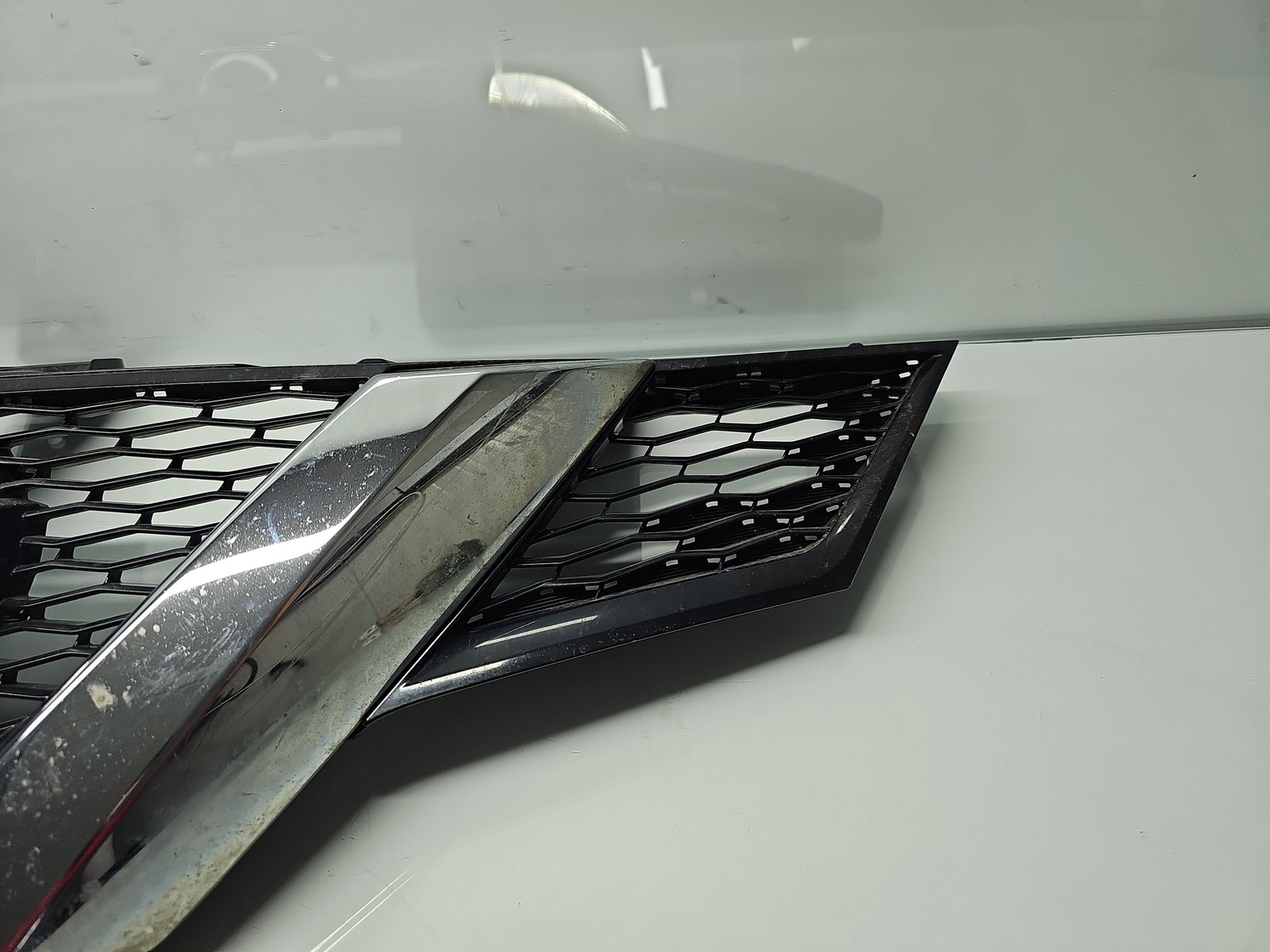 Grila bara fata Nissan X-Trail (T32) [Fabr 2013-prezent] 62310-4CE0A - imagine 2