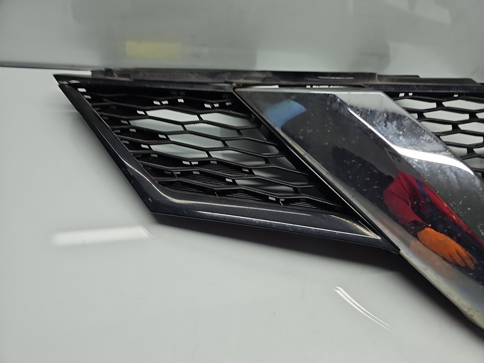 Grila bara fata Nissan X-Trail (T32) [Fabr 2013-prezent] 62310-4CE0A - imagine 3