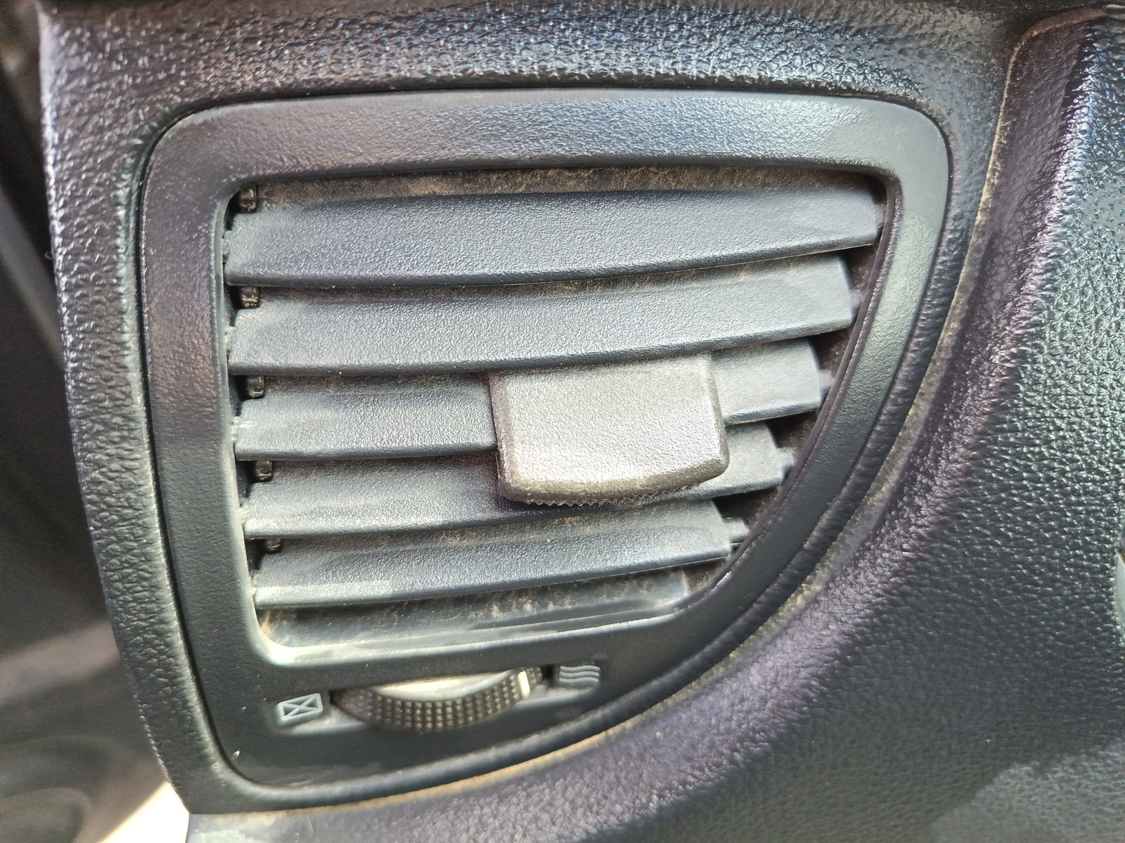 Grila aerisire stanga KIA Sportage II [Fabr 2004-2010] - imagine 1