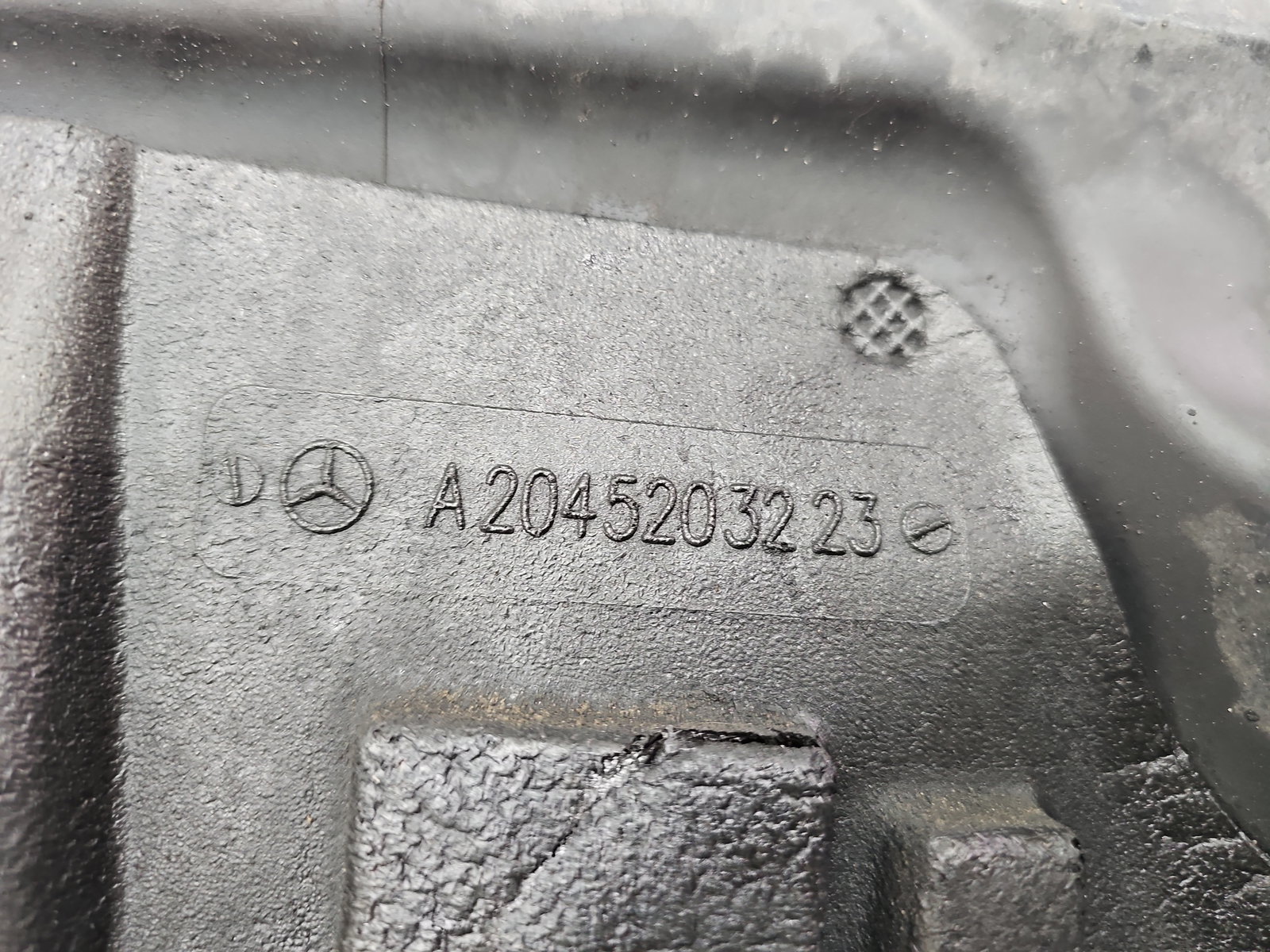 Scut motor Mercedes Clasa C (W204) [Fabr 2007-2014] Berlina Facelift, AMG A2045203223 - imagine 3