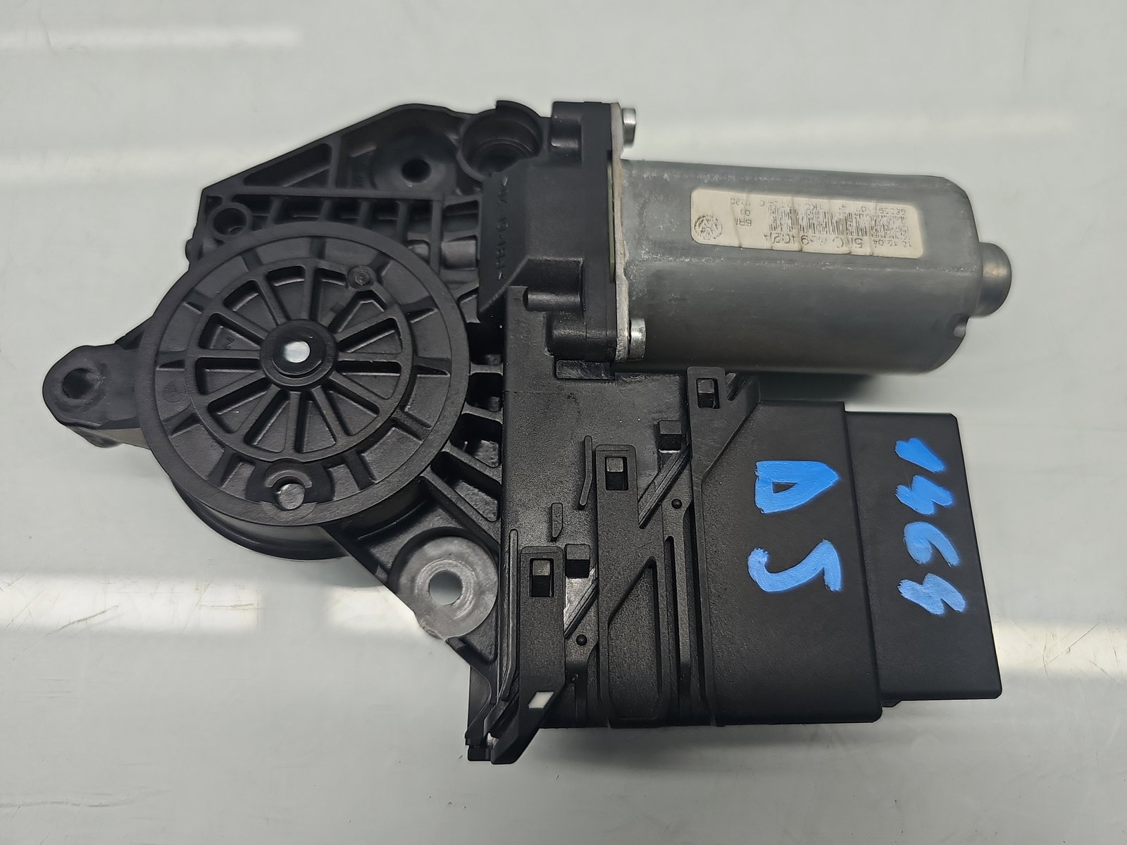 Motoras geam dreapta spate Volkswagen Golf 5 Plus (5M1) [Fabr 2005-2008] 5M0839402A