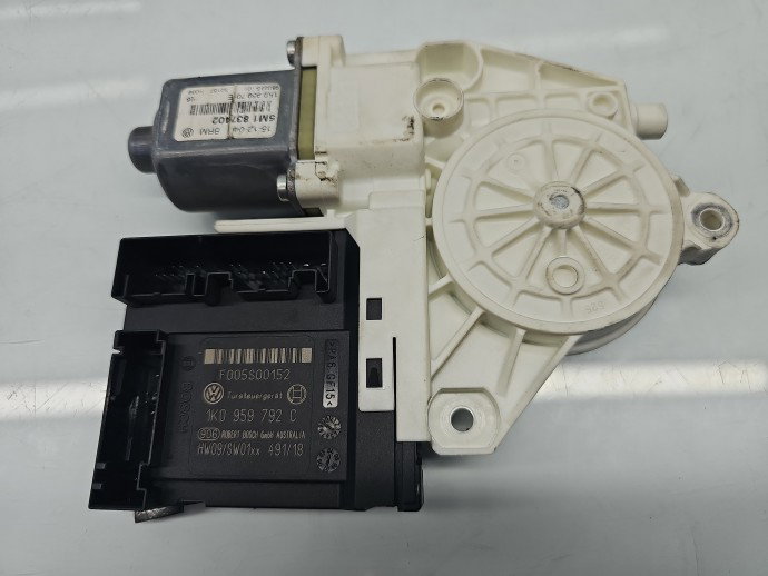 Motoras geam dreapta fata Volkswagen Golf 5 Plus (5M1) [Fabr 2005-2008] 1K0959792C