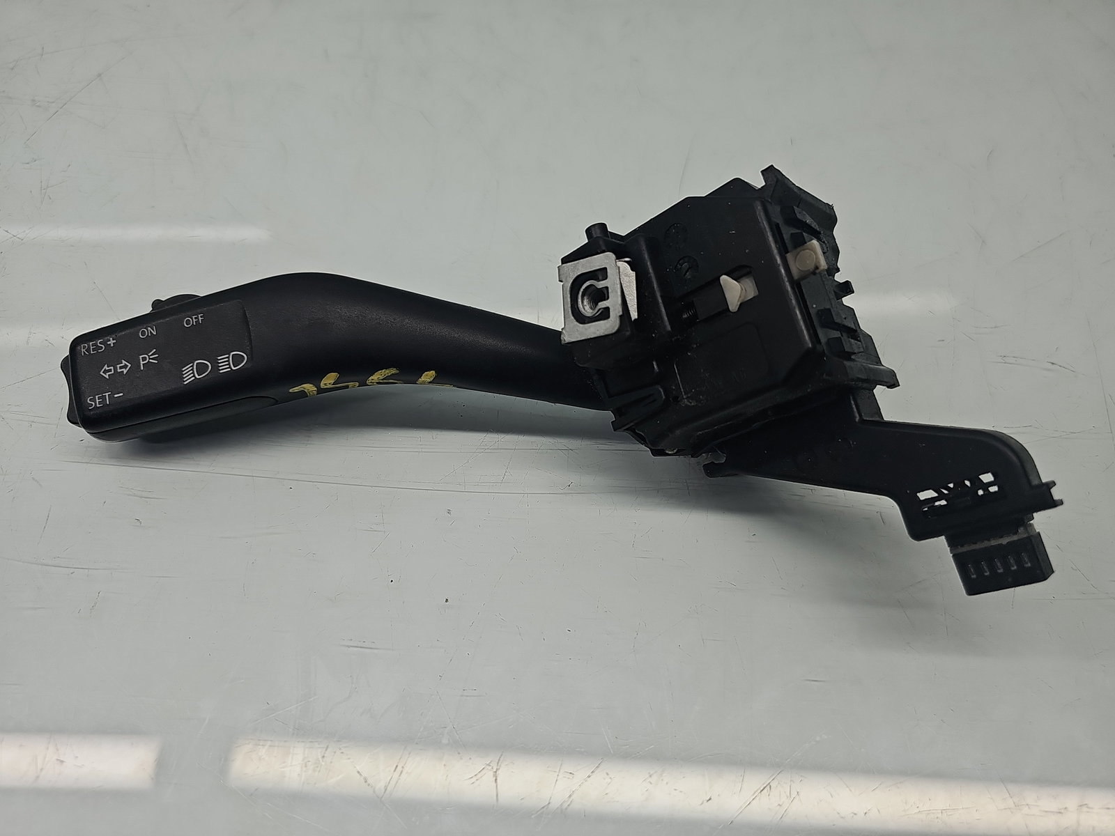 Maneta semnalizare Volkswagen Golf 5 Plus (5M1) [Fabr 2005-2008] 1K0953513A
