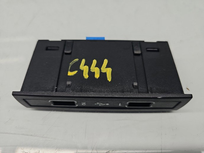 Conector auxiliar USB Mercedes Clasa E (W212) Facelift [Fabr 2009-2016] A1728202826