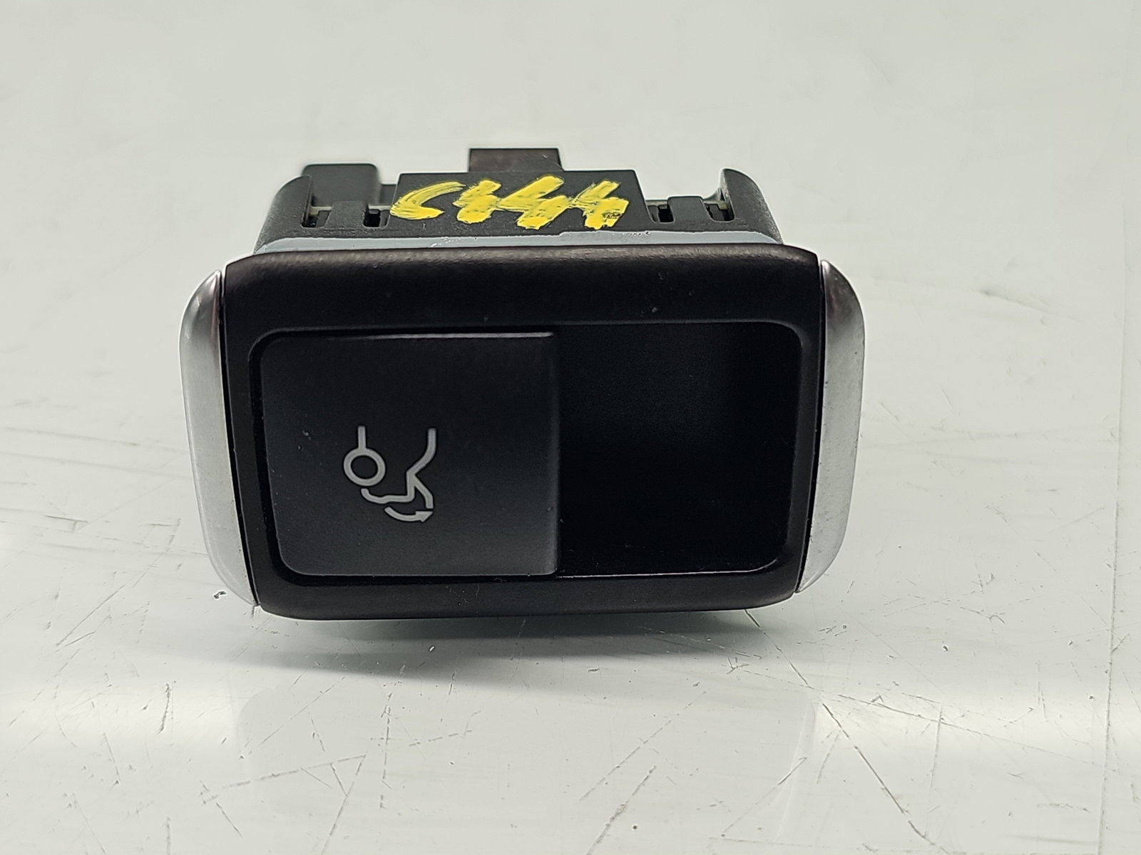 Buton deschidere haion Mercedes Clasa E (W212) Facelift [Fabr 2009-2016] A2129059200