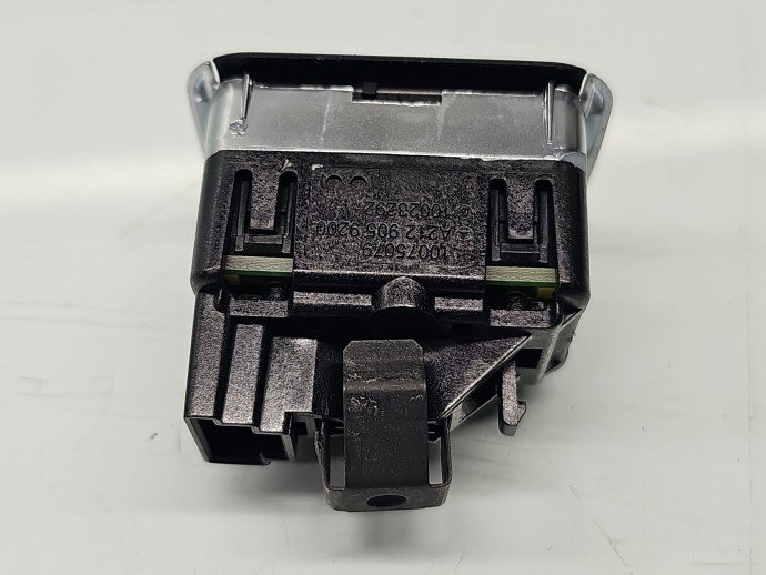 Buton deschidere haion Mercedes Clasa E (W212) Facelift [Fabr 2009-2016] A2129059200
