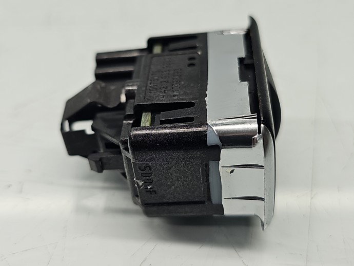 Buton deschidere haion Mercedes Clasa E (W212) Facelift [Fabr 2009-2016] A2129059200