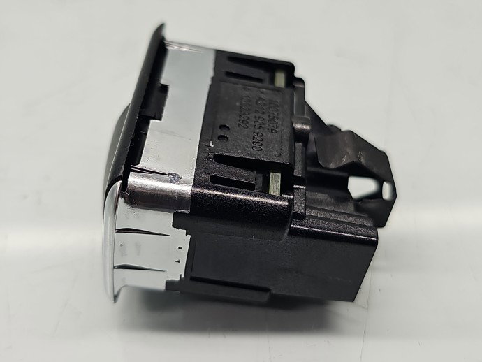 Buton deschidere haion Mercedes Clasa E (W212) Facelift [Fabr 2009-2016] A2129059200