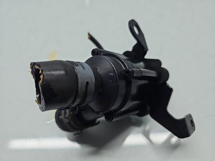 Pompa recirculare apa AUDI A5 (8T3) [Fabr 2007-2015] 04L965559 2.0 TDI CNHA 140KW / 190CP