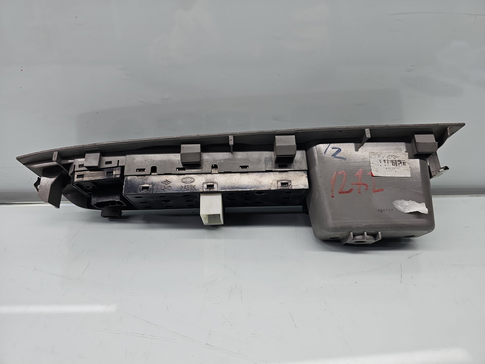 Butoane comanda geamuri sofer KIA Sorento 1 [Fabr 2002-2009] OEM - imagine 3