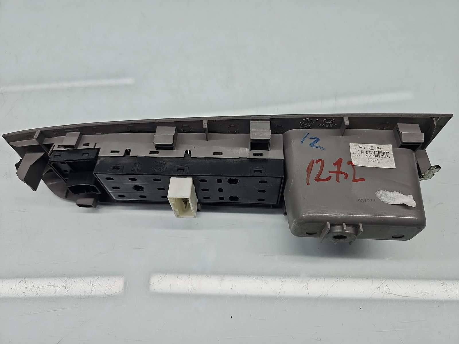 Butoane comanda geamuri sofer KIA Sorento 1 [Fabr 2002-2009] OEM - imagine 7