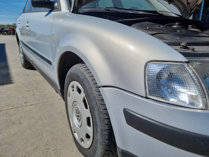 Aripa dreapta fata Volkswagen Passat B5 (3B2) [Fabr 1996-2000] Berlina  GRI