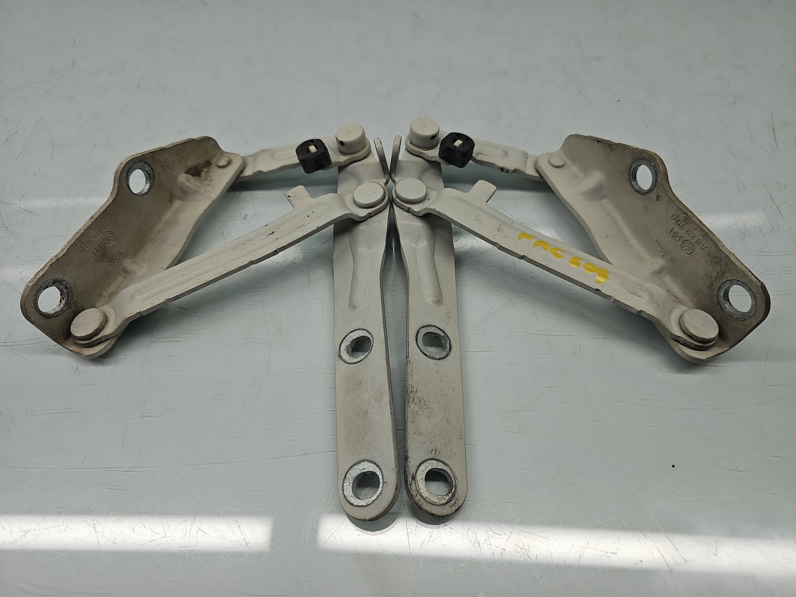 Set balamale capota Volkswagen Transporter 5 (7HB, 7HJ) [Fabr 2004-2013] 7H0823301D, 7H0823302D