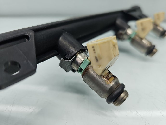 Rampa injectoare Volkswagen Golf 5 (1K1) [Fabr 2004-2008] 036133320 1.4 Benz BCA 55KW / 75CP