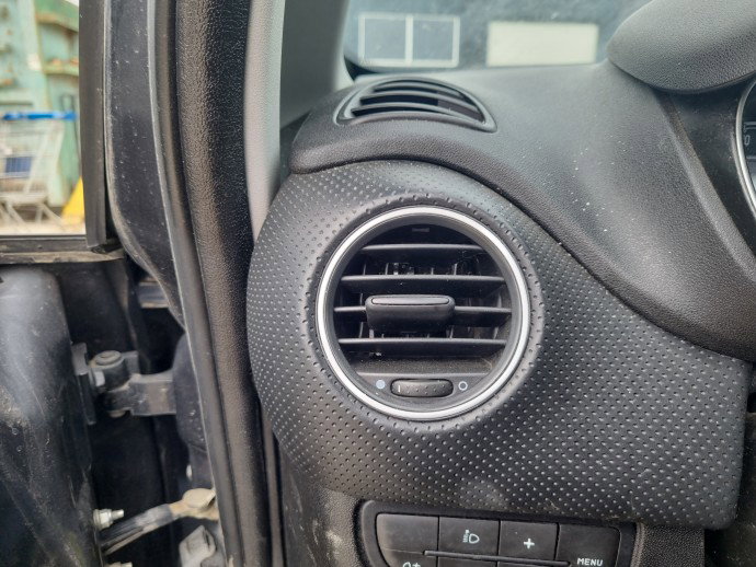 Grila aerisire stanga Fiat Punto (199) [Fabr 2010-2018] OEM
