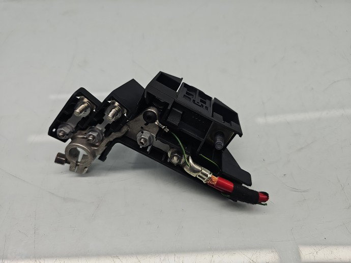 Borna baterie (+) cu capsa AUDI A6 (4G2, C7) [Fabr 2012-2017] 8J0915459