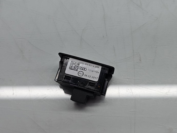 Buton deschidere portbagaj AUDI A6 (4G2, C7) [Fabr 2012-2017] 4G0959831A