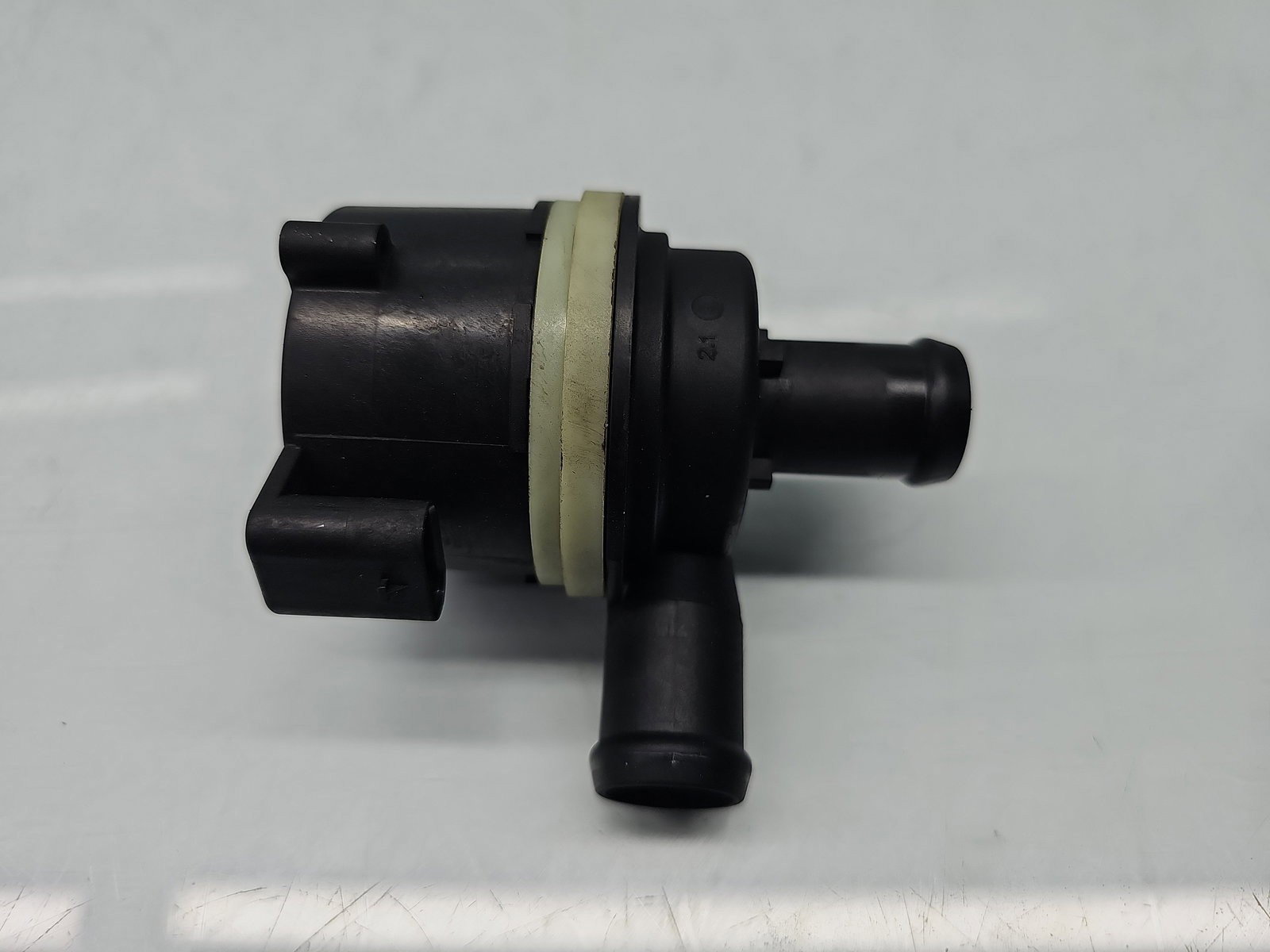 Pompa recirculare apa Volkswagen Polo (6R) [Fabr 2009-2016] 6R0965561A 1.6 TDI CAYC 77KW / 105CP