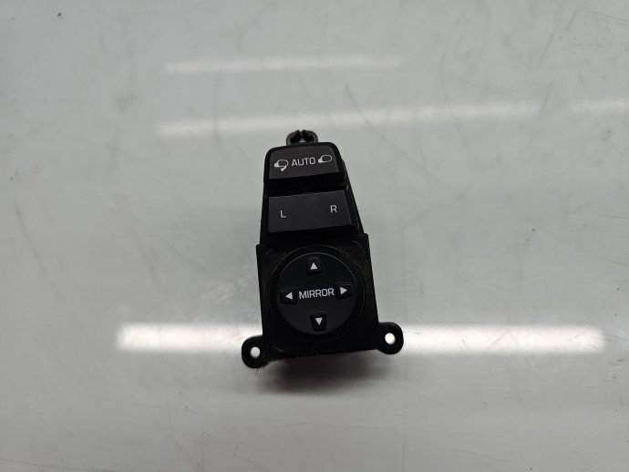 Buton reglaj oglinzi Hyundai Tucson (TL) [Fabr 2015-2020] 93573-D3100