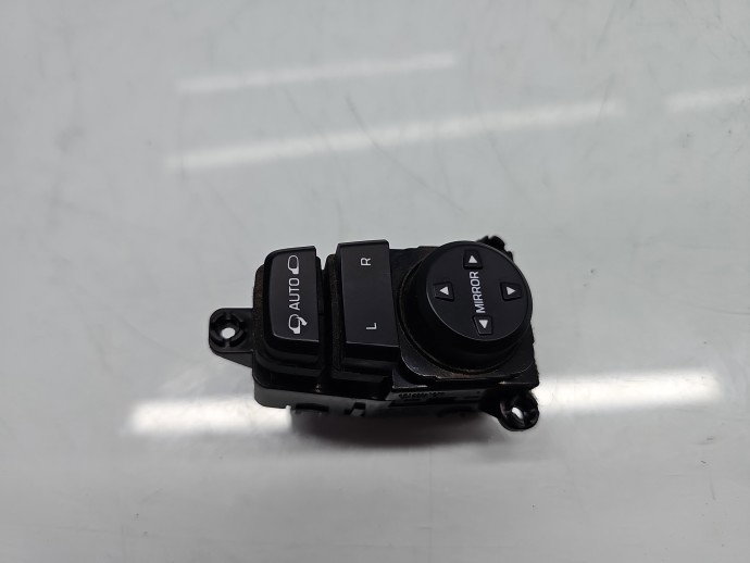 Buton reglaj oglinzi Hyundai Tucson (TL) [Fabr 2015-2020] 93573-D3100