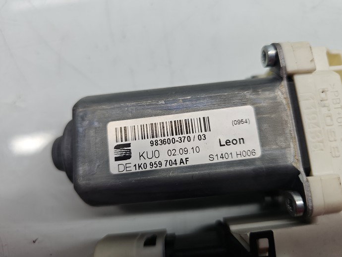 Motoras geam dreapta spate Seat Leon (1P1) [Fabr 2005-2011] Hatchback Facelift, FR 1K0959704AF