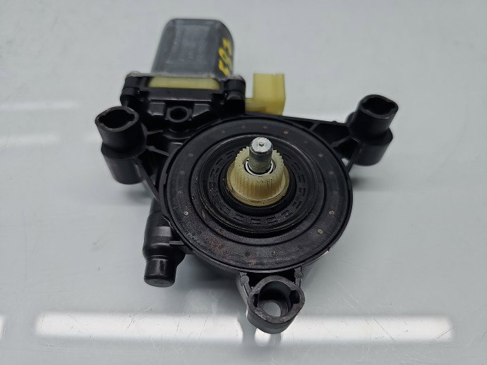 Motoras geam dreapta fata AUDI A3 (8V1) [Fabr 2012-prezent] Hatchback S-line 5Q0959801B