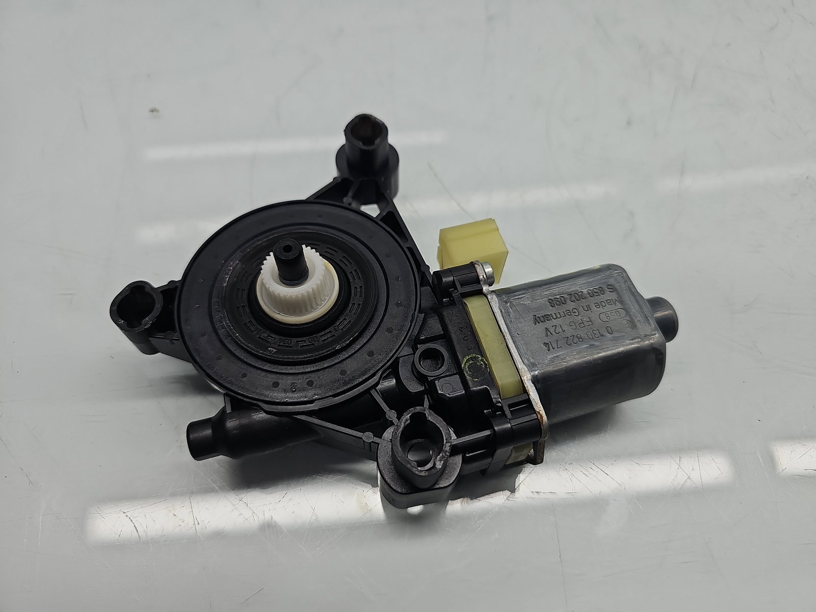 Motoras geam dreapta spate PORSCHE Macan [Fabr 2014-2017] SUV 5Q0959802