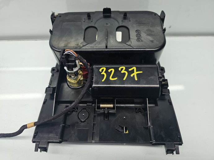 Scrumiera Mercedes Clasa S (W221) [Fabr 2005-2013] A2216801410