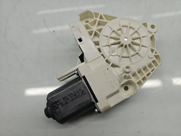 Motoras geam dreapta spate AUDI A6 (4G2, C7) [Fabr 2012-2017] Sedan Quattro 8K0959812A