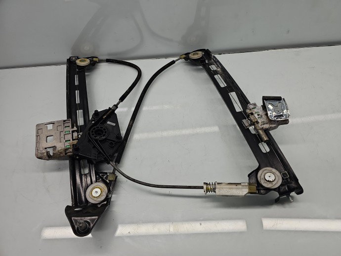 Macara electrica geam dreapta fata Volkswagen Passat CC (358) [Fabr 2012-2016] Coupe Facelift 3C8837462J