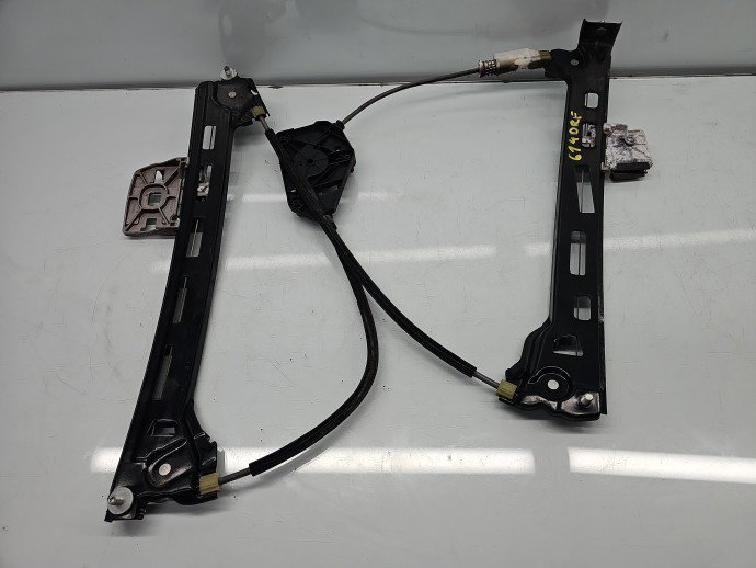 Macara electrica geam dreapta fata Volkswagen Passat CC (358) [Fabr 2012-2016] Coupe Facelift 3C8837462J