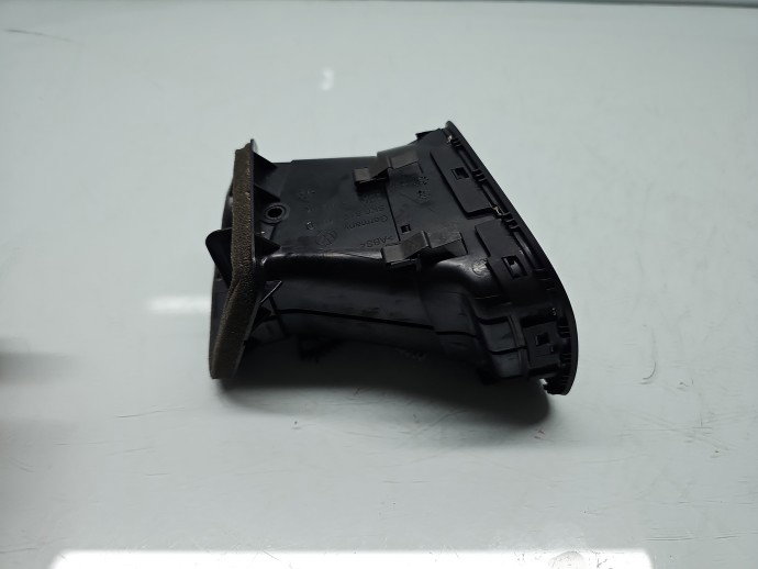 Grila aerisire dreapta Volkswagen Golf 6 (5K1) [Fabr 2009-2013] 5K0819704K