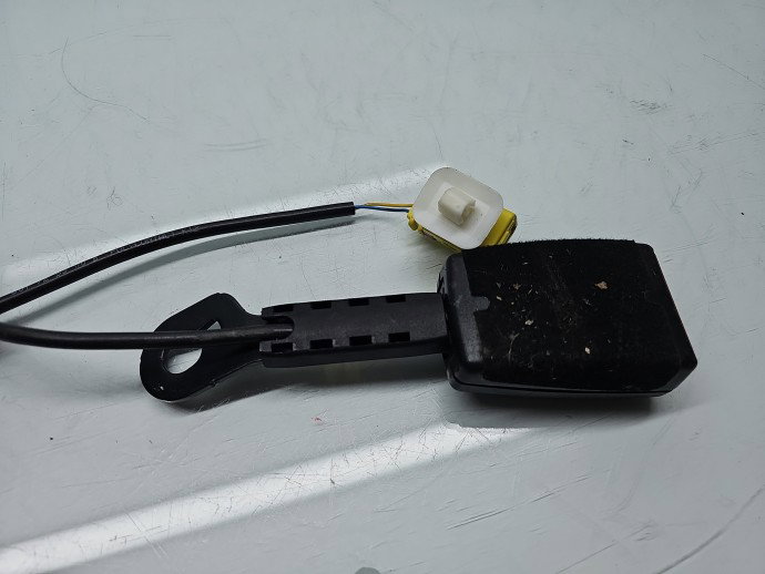 Capsa centura dreapta fata Volkswagen Touareg (7LA, 7L6) [Fabr 2003-2010] 7L6857777FC