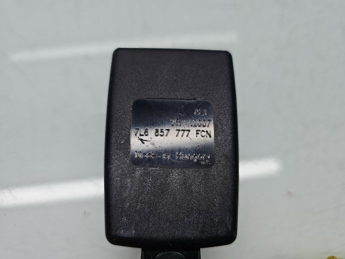 Capsa centura dreapta fata Volkswagen Touareg (7LA, 7L6) [Fabr 2003-2010] 7L6857777FC
