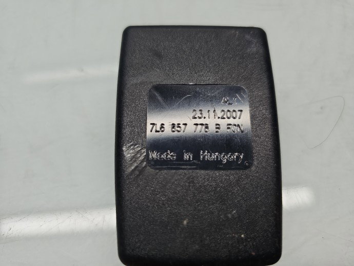 Capsa centura stanga fata Volkswagen Touareg (7LA, 7L6) [Fabr 2003-2010] 7L6857778B