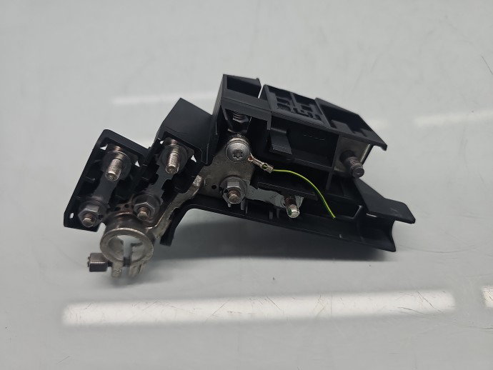 Borna baterie (-) AUDI A6 (4G2, C7) [Fabr 2012-2017] 8J0915459