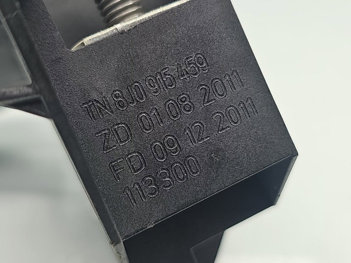 Borna baterie (-) AUDI A6 (4G2, C7) [Fabr 2012-2017] 8J0915459