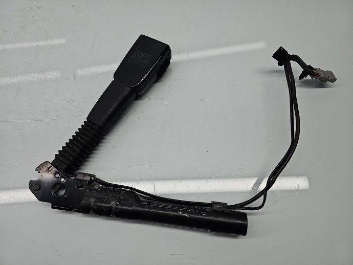 Capsa centura dreapta fata Bmw 3 (E90) [Fabr 2005-2011] 7213564-04