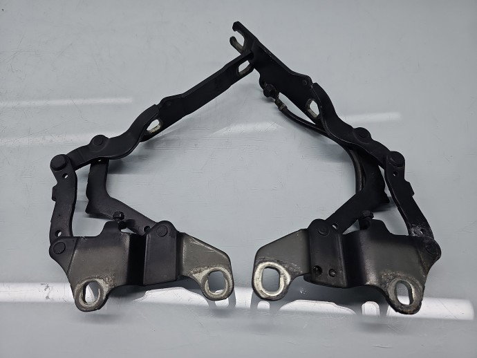 Set balamale capota Bmw 3 (E90) [Fabr 2005-2011] Sedan Facelift, Pachet M 7115263, 7115264