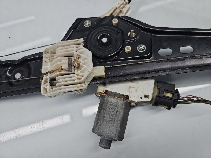 Macara electrica geam dreapta fata Bmw 3 (E90) [Fabr 2005-2011] Sedan Facelift, Pachet M 6927028