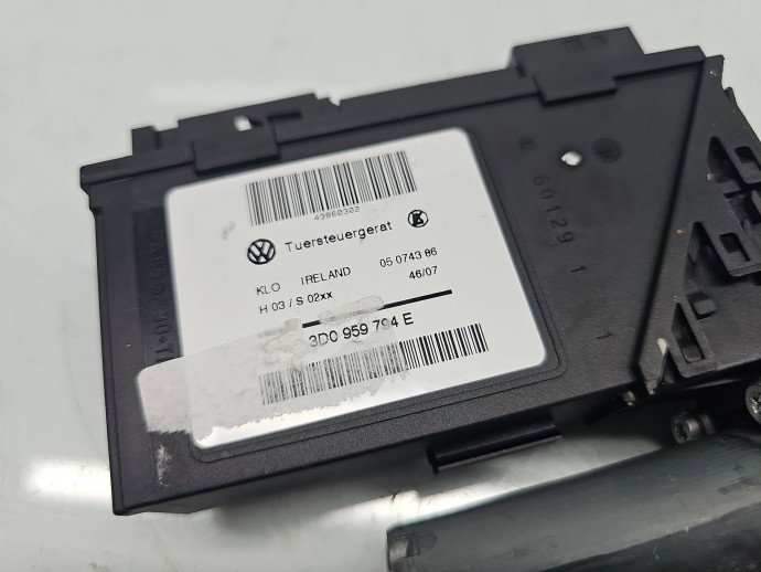 Motoras geam dreapta spate Volkswagen Touareg (7LA, 7L6) [Fabr 2003-2010] R-line 3D0959794E